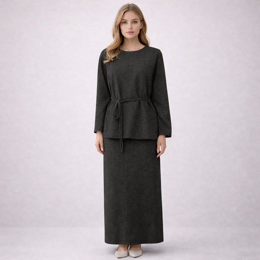 Zweiteiliger Look mit Bindegürtel