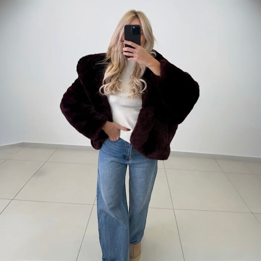 Felljacke mit Kapuze