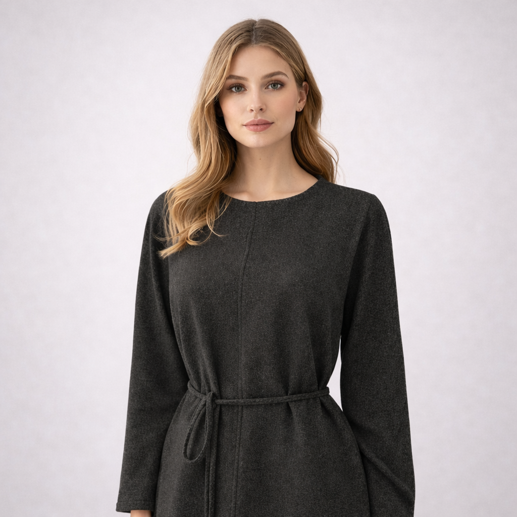 Zweiteiliger Look mit Bindegürtel