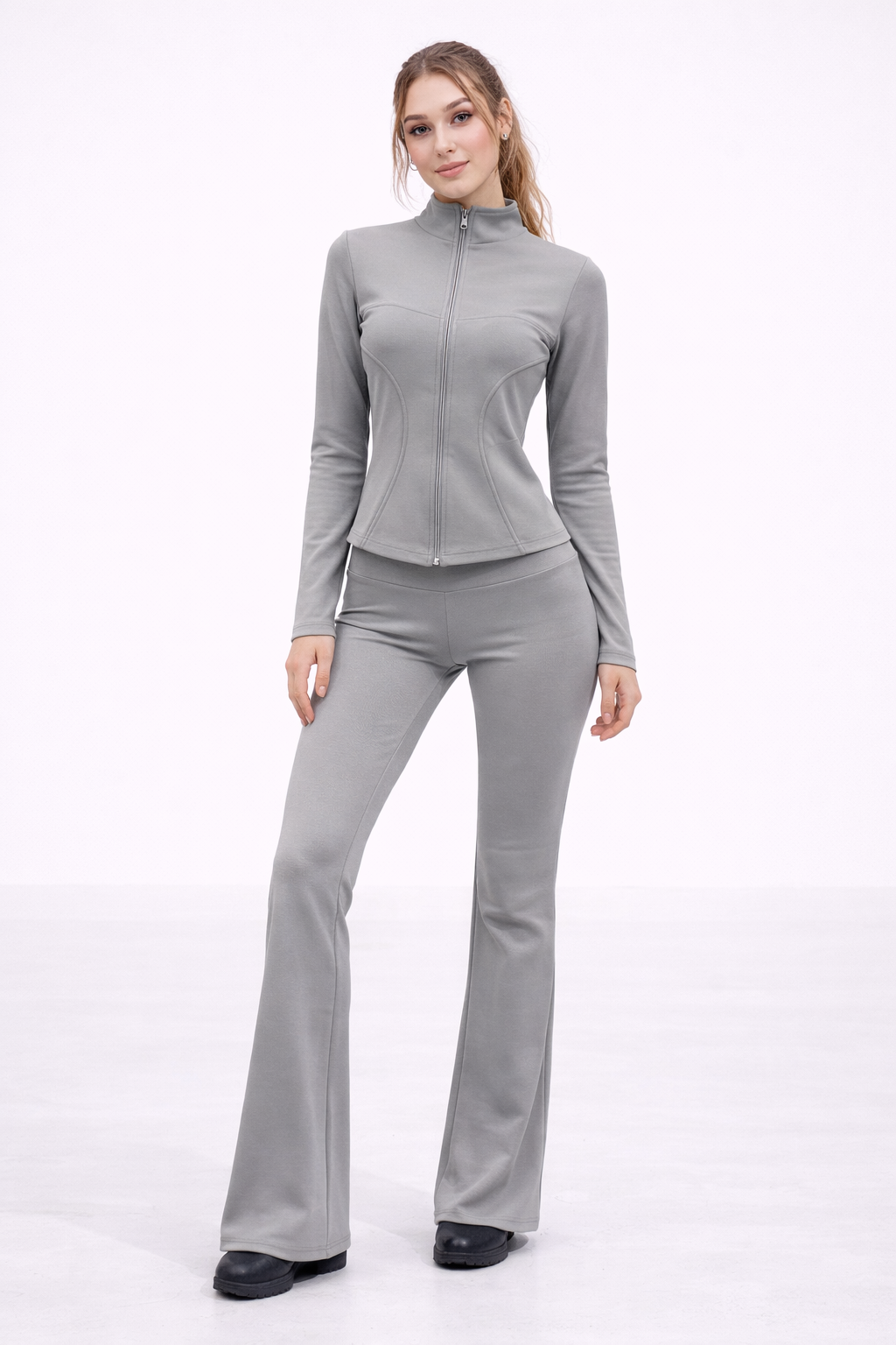 Zweiteiler mit Zip-Jacke